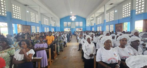 Geneviève Inagosi soutient activement la réhabilitation de la paroisse Saint-Léon d’Ibambi